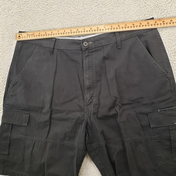 Wrangler Shorts Mens 42 Regular‎ Black Cargo Outdoor Pockets 9" inseam - Picture 8 of 12